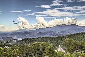 Bears Den in the Sky Condo < 4 Mi to Gatlinburg