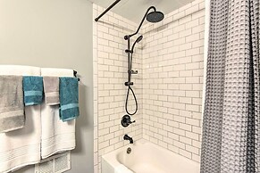 11 Mi to Denver Zoo: Lakewood Studio w/ Fire Pit!