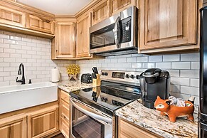 11 Mi to Denver Zoo: Lakewood Studio w/ Fire Pit!