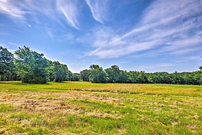 Charming Cameron Farm Retreat ~ 41 Mi to Tamu