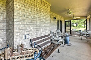 Charming Cameron Farm Retreat ~ 41 Mi to Tamu
