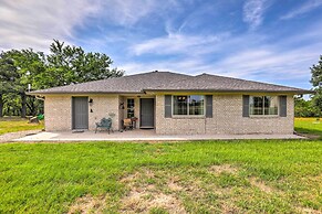 Charming Cameron Farm Retreat ~ 41 Mi to Tamu