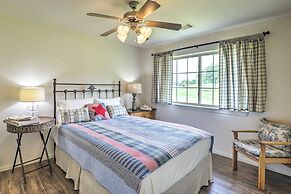 Charming Cameron Farm Retreat ~ 41 Mi to Tamu