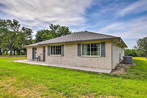 Charming Cameron Farm Retreat ~ 41 Mi to Tamu