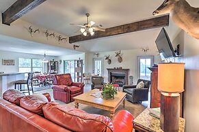 Charming Cameron Farm Retreat ~ 41 Mi to Tamu