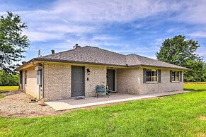 Charming Cameron Farm Retreat ~ 41 Mi to Tamu
