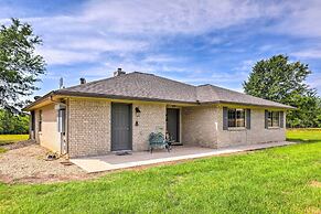 Charming Cameron Farm Retreat ~ 41 Mi to Tamu
