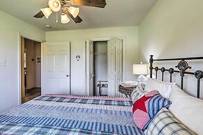 Charming Cameron Farm Retreat ~ 41 Mi to Tamu