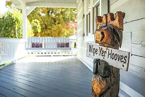 Family Home w/ Porch & Center Hill Lake Views!