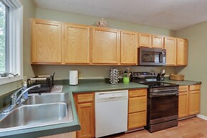 Spacious Mcgaheysville Home: Hot Tub & Pool Table!