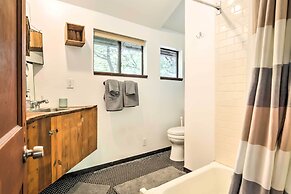 Chic East Austin Studio Bungalow w/ Spacious Yard!