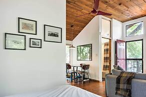 Chic East Austin Studio Bungalow w/ Spacious Yard!