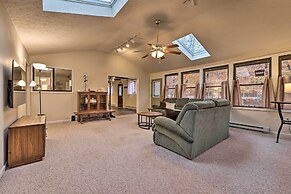 Cozy Poconos Ranch Home w/ Pool Access, Near Lake!