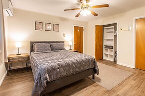 Cozy Poconos Ranch Home w/ Pool Access, Near Lake!