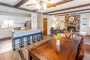 Cozy Poconos Ranch Home w/ Pool Access, Near Lake!