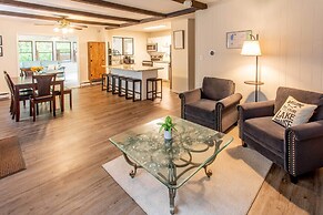 Cozy Poconos Ranch Home w/ Pool Access, Near Lake!