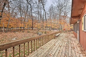 Cozy Poconos Ranch Home w/ Pool Access, Near Lake!