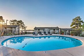 Sunset-view Resort Condo on Lake Hamilton!