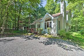 Deck & Resort Amenities: Pocono Lake Home