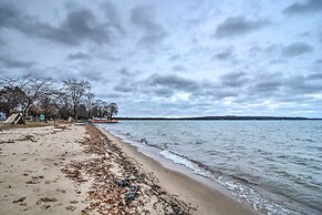 Centrally Located Traverse City Condo 1 Mi to Bay