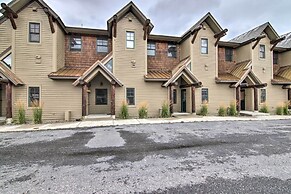 Ski-in/ski-out Condo w/ Hot Tub & Mtn Views!