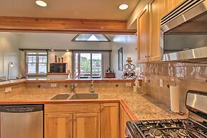 Ski-in/ski-out Condo w/ Hot Tub & Mtn Views!