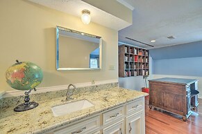 Spacious Houston Home, Day Trip to Galveston!