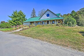 Cozy Apt w/ Hot Tub & Deck, 10 Mi to Stowe Resort!