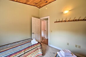 Cozy Apt w/ Hot Tub & Deck, 10 Mi to Stowe Resort!