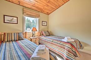 Cozy Apt w/ Hot Tub & Deck, 10 Mi to Stowe Resort!