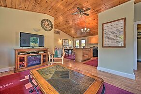 Cozy Apt w/ Hot Tub & Deck, 10 Mi to Stowe Resort!