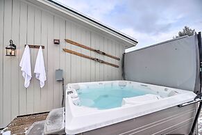 Cozy Apt w/ Hot Tub & Deck, 10 Mi to Stowe Resort!