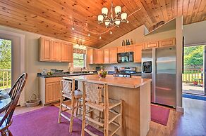 Cozy Apt w/ Hot Tub & Deck, 10 Mi to Stowe Resort!