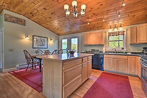 Cozy Apt w/ Hot Tub & Deck, 10 Mi to Stowe Resort!