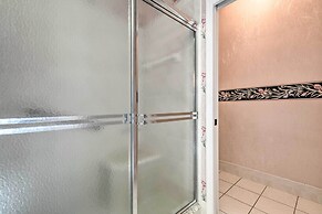 2 Mi to Golfing: Luxe House w/ Lanai + Pool