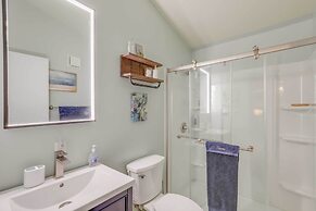 Mountaintop Mars Hill Cabin w/ Wraparound Deck!