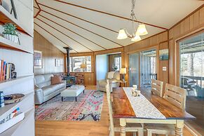 Mountaintop Mars Hill Cabin w/ Wraparound Deck!
