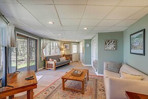 Mountaintop Mars Hill Cabin w/ Wraparound Deck!