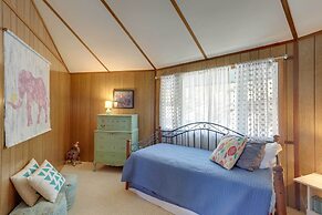 Mountaintop Mars Hill Cabin w/ Wraparound Deck!