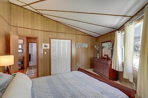 Mountaintop Mars Hill Cabin w/ Wraparound Deck!