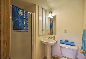 Deep Creek Lake Townhome w/ Deck & Water Views