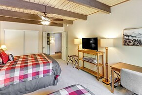 7 Mi to Rainbow Lake: Pinetop Condo w/ Patio!