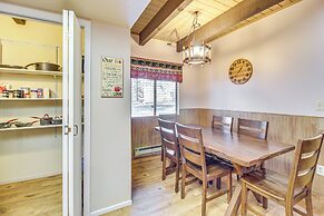 7 Mi to Rainbow Lake: Pinetop Condo w/ Patio!