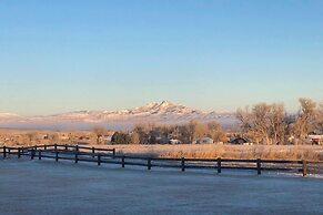 Serene Yellowstone Country Retreat w/ Deck & Views
