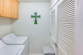 Ennis Vacation Rental w/ Balcony: Walk to Downtown