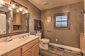 2-story Home w/ Grill: 4 Mi to Woodland Lake!