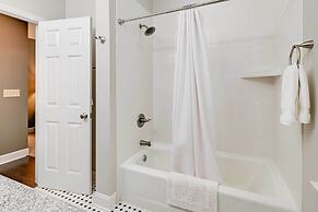 Charming Cottage Near Golf Courses & Marsh Walk!