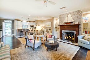 Charming Cottage Near Golf Courses & Marsh Walk!