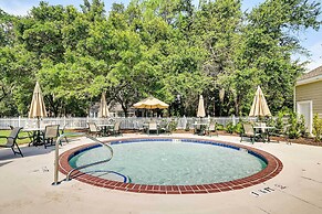 Charming Cottage Near Golf Courses & Marsh Walk!