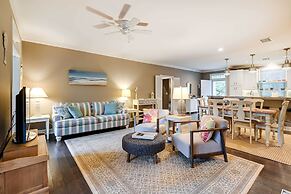 Charming Cottage Near Golf Courses & Marsh Walk!